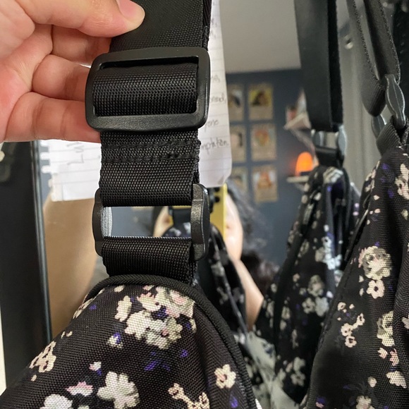 Pink Victoria secret Duffle Bag - Picture 7 of 9